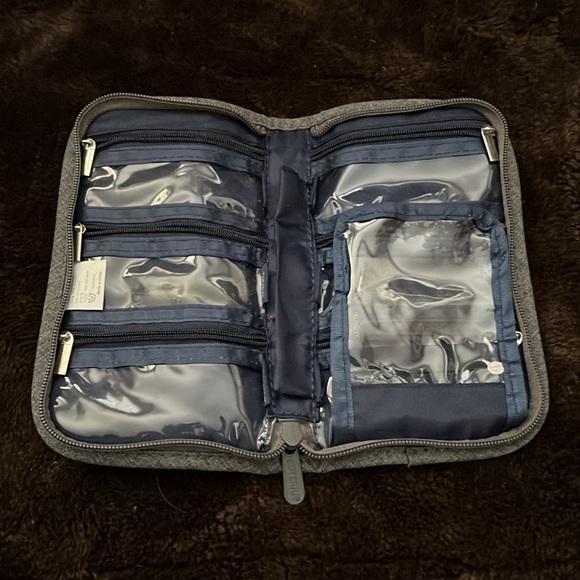 DoTERRA Vitamin Bag 💜 Nice and compact. - Picture 3 of 4